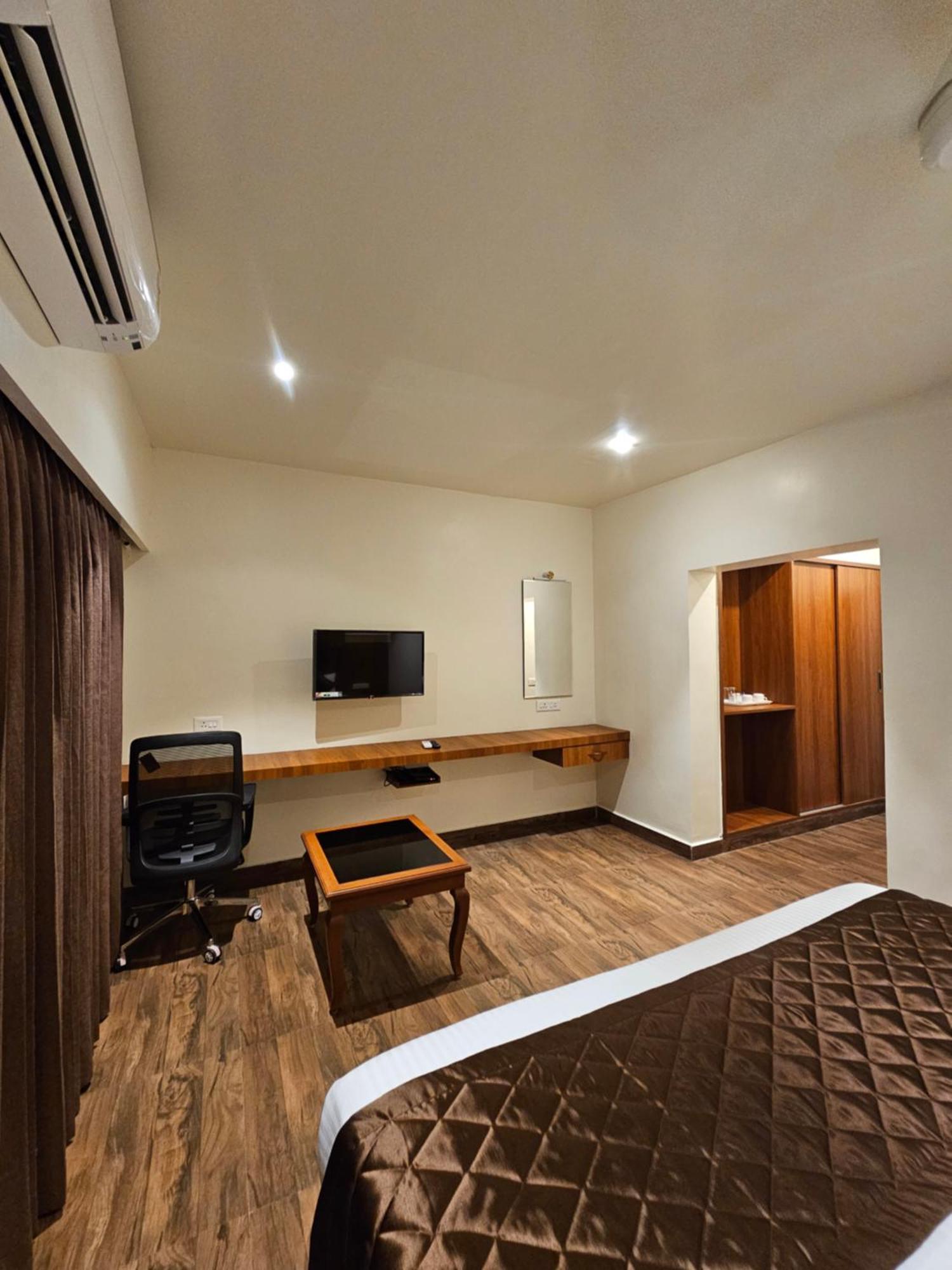 Hotel Pl Grand Karaikudi Exterior foto